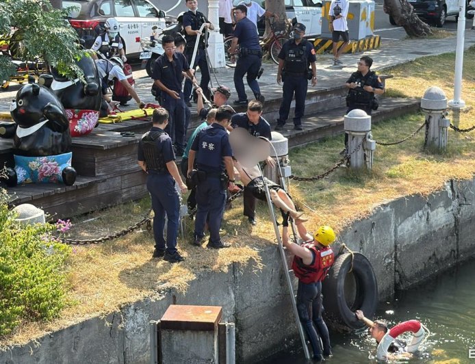 獨/愛河英雄!職軍「沒想太多」跳河救人 清口中異物搶回一命
