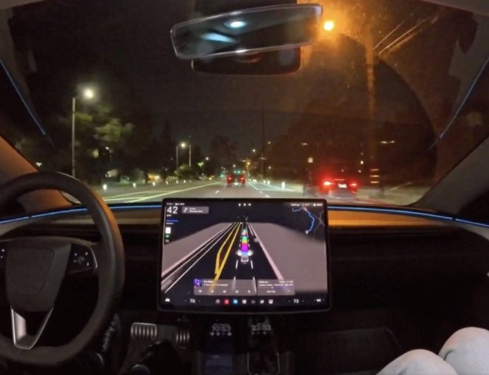 马斯克：特斯拉 FSD V14.2 会大规模推送