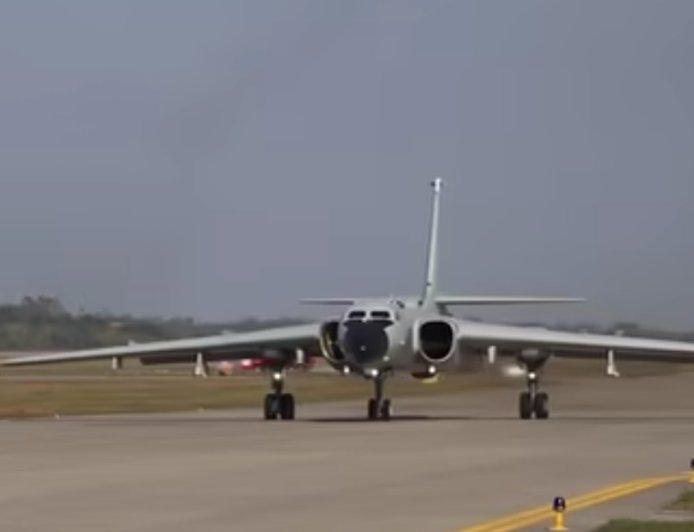 多架轰-6K赴台岛周边展开模拟对抗训练