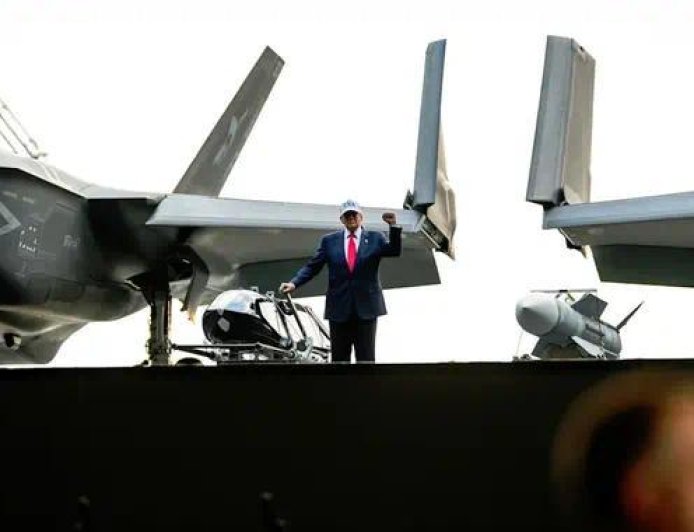 美航母技术大退步：特朗普怒签命令改回蒸汽弹射，看来中国赌对了