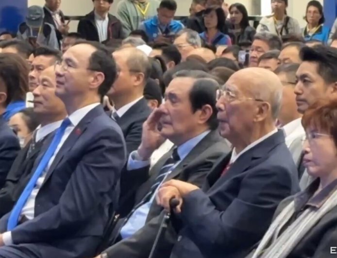 直擊/鄭麗文喊「讓國民黨從羊群變獅群」 馬英九台下頻拭淚