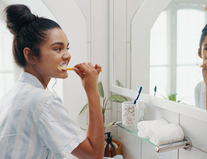 Dentist recommends four foods that protect teeth from holiday sweets