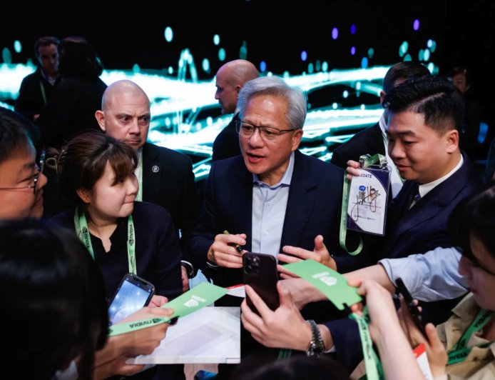 英伟达疯狂一周：市值暴增 2.8 万亿，黄仁勋出尽风头