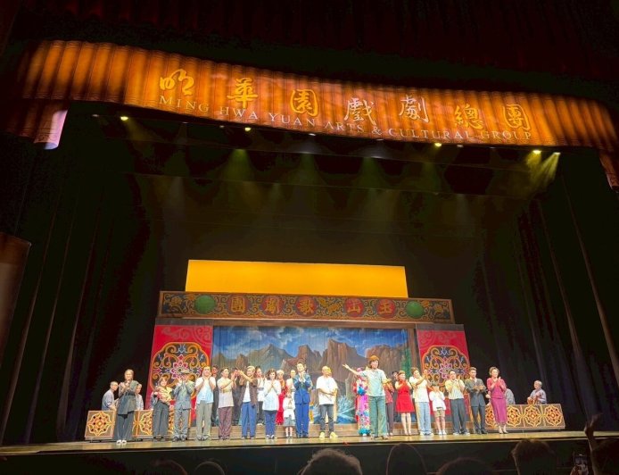 明華園戲劇總團新加坡演出　新竹凱蒂扶輪社以行動支持