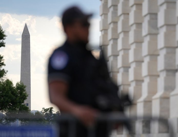 Man accused of threatening to kill member of Congress arrested steps from Senate building