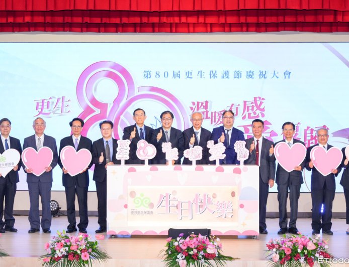 「溫暖有感　以愛復歸」更保80年　鄭銘謙讚「不放棄任何一個人」