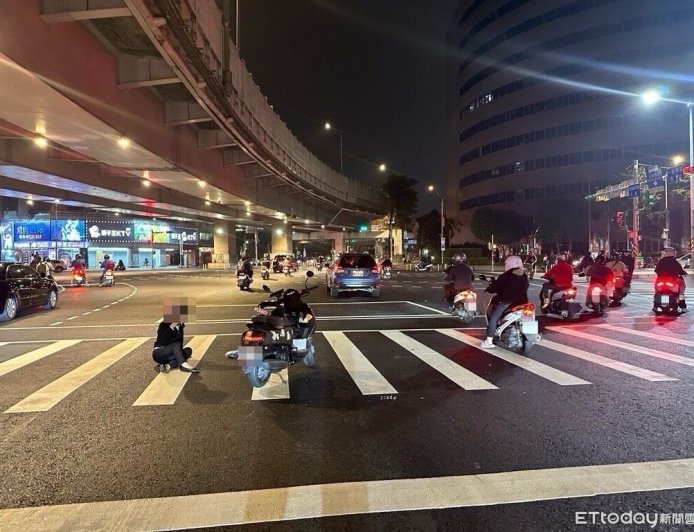 驚險畫面曝！女騎士挨撞險成公車輪下亡魂　肇事機車竟落跑