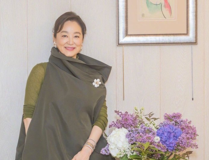林青霞71歲生日凍齡美貌引讚嘆　戴230萬梵克雅寶珠寶優雅迷人