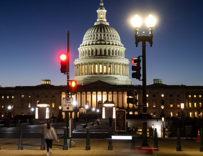 美国政府停摆时长创新纪录，共和党人已开始妥协