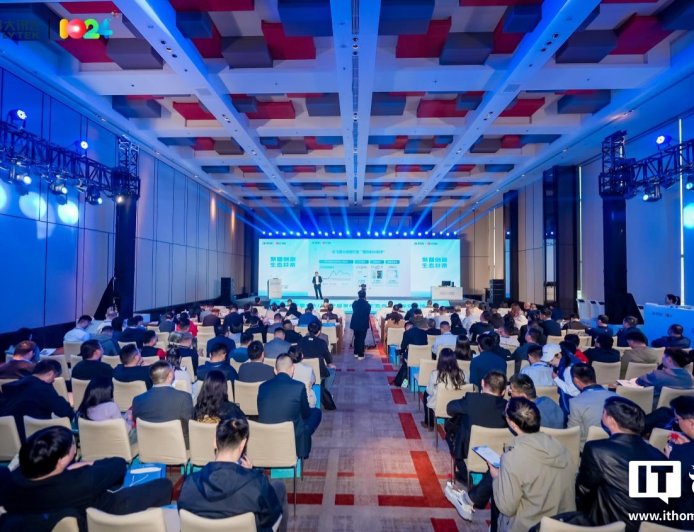 科大讯飞正式发布讯飞星火 AIPC：全栈国产化方案，内置超级智能体