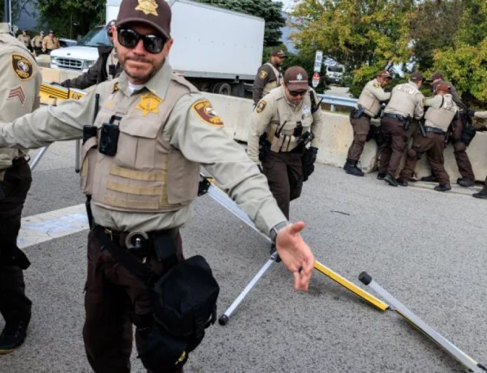 特朗普将美国城市军事化的政策会得逞吗？