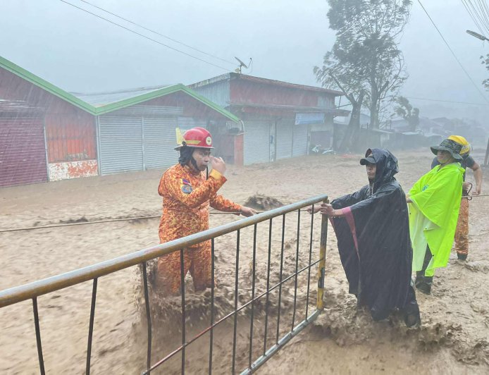 台风“卡尔梅吉”袭击菲律宾造成至少66人死亡