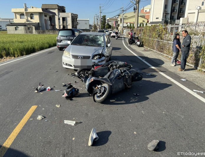 彰化駕駛逆向超車！碰撞機車「人車倒地」　2騎士遭波及釀2傷