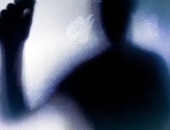 疑分產不均竟駕車撞姊夫！再點瓦斯燒屋持刀砍人　狠男判9年半