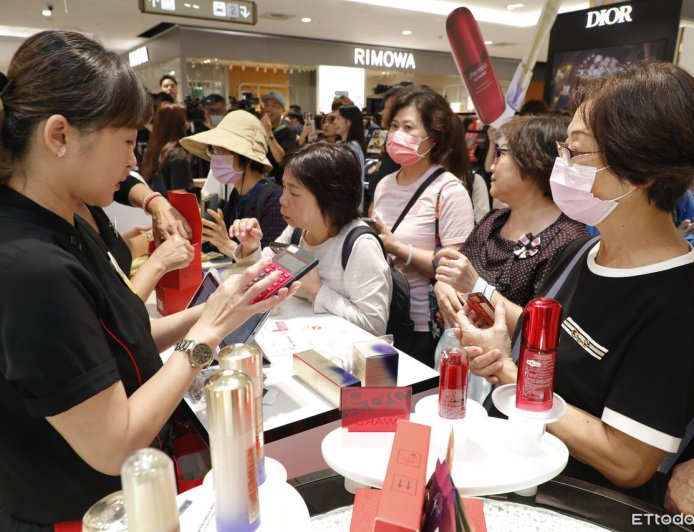 SOGO台北店周年慶開跑　母子排4小時買24萬元家電