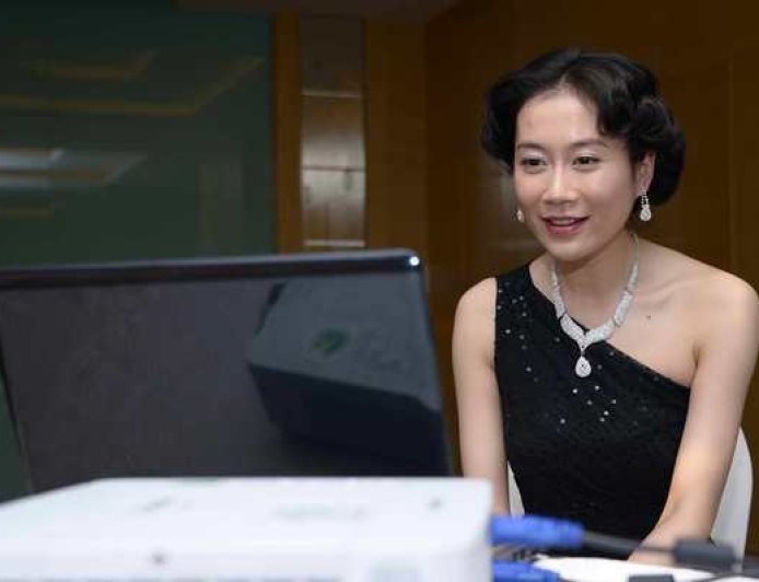 演员温峥嵘自曝刷到AI盗播，抖音副总裁李亮回应