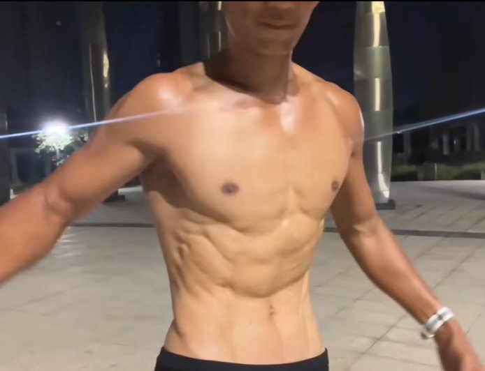 超神！中國網紅堅持《一拳超人》訓練法1千天　作者驚呆祝賀