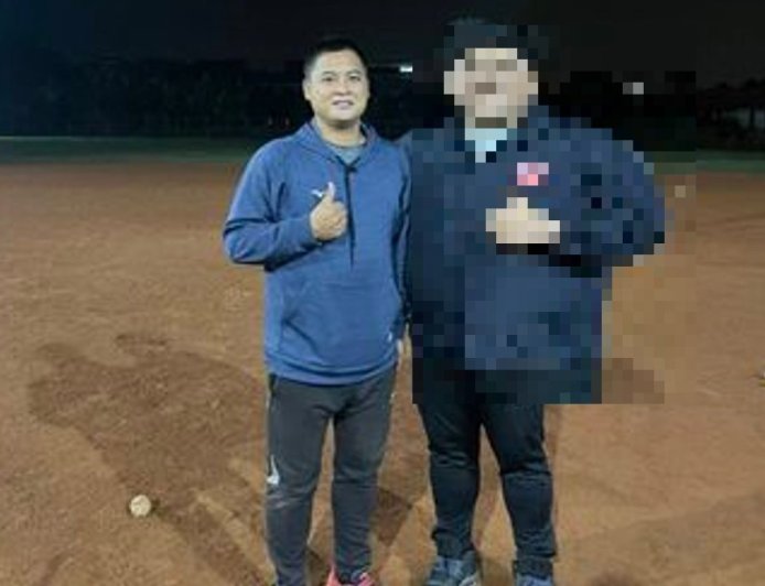 淫教練松志彬性侵32童！90罪重判36年　法官：再收押2個月