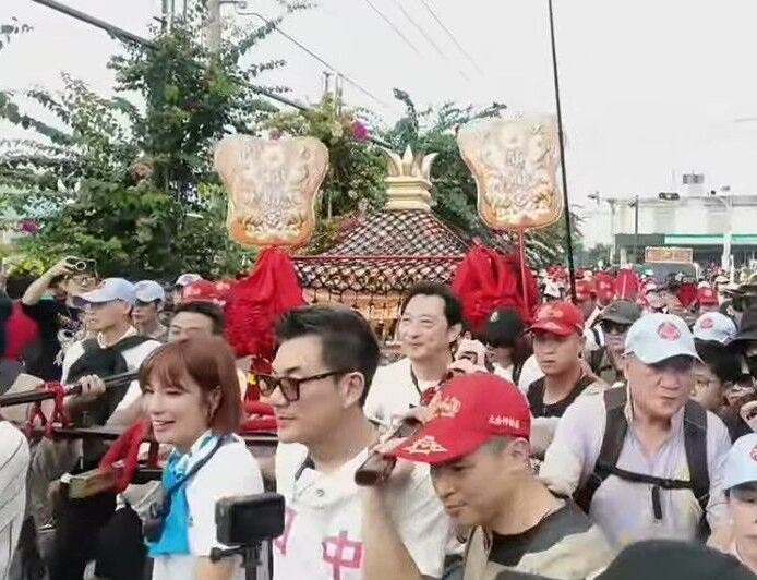 三媽賜福田中馬拉松！任賢齊返鄉抬轎　小鎮湧進上萬跑者