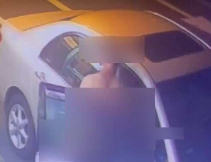 噁男裸體躲車門後尿尿、DIY...還進超商買優酪乳　判拘40天