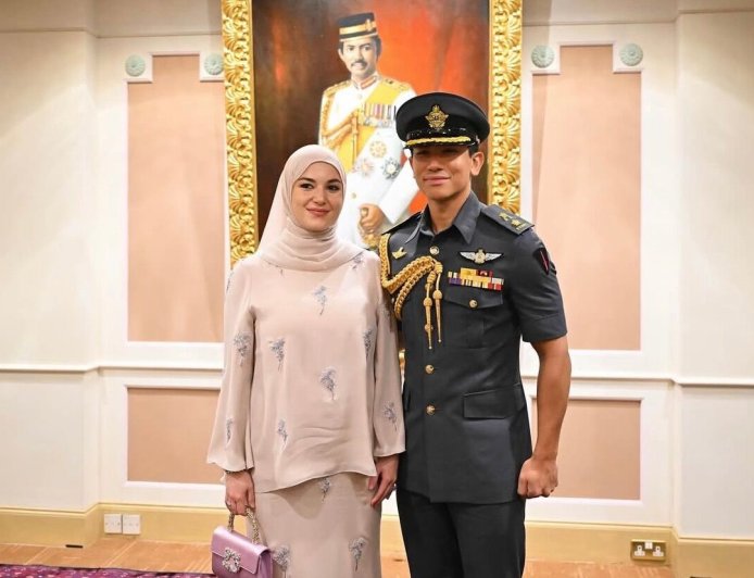 「亞洲最帥王子」晉升中校　汶萊王子妃挺孕肚甜蜜觀禮