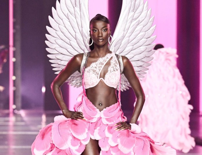 蘇丹難民第二代成超模　「黑珍珠接班人」Anok Yai獲選年度模特兒