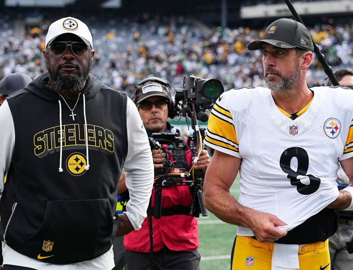 Steelers’ Mike Tomlin Shades Aaron Rodgers With Blunt Take on His Game