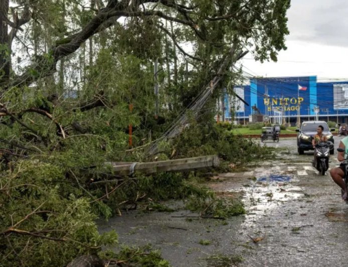 菲律宾评估台风“凤凰”造成的损失