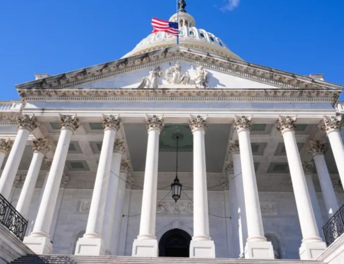 美国参议院投票推进法案，结束长达40天的政府停摆