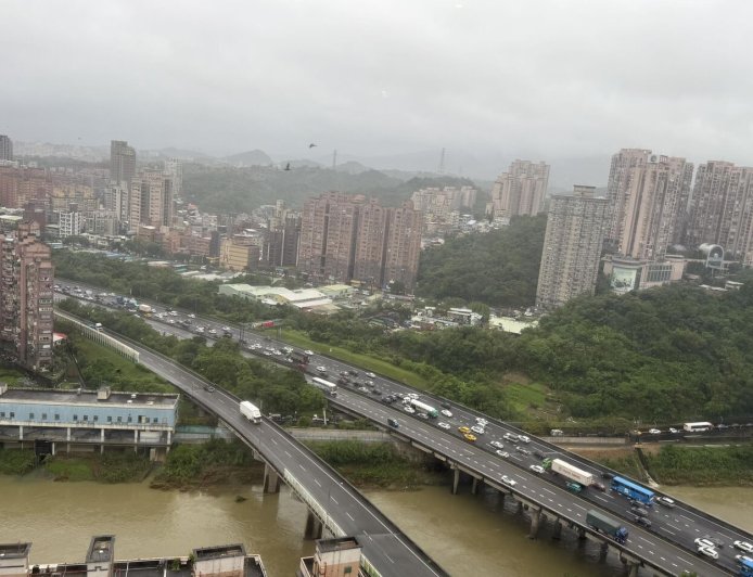 快訊／鳳凰進逼「汐止國一」事故回堵！　康寧街塞爆