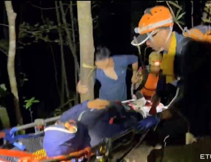 男獨攀屋我尾山摔斷腿受困8小時　動員12人救下山送醫