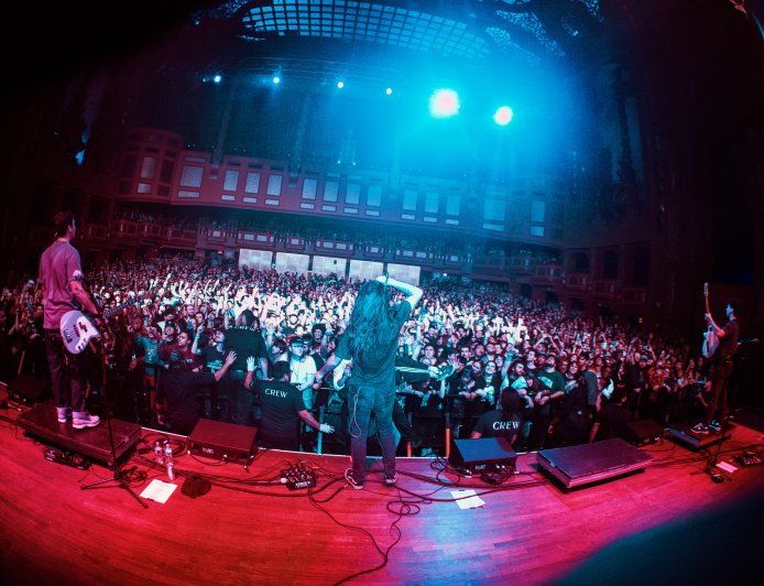 Amid Growing Emo Nostalgia, Hot Mulligan’s Feverish Live Show Proves They’re as Vital as Their Idols: Concert Review