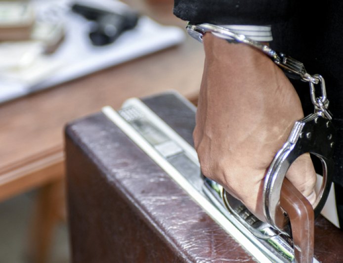 跨境反洗钱又一案：华商苏炳海在英国被没收9套公寓及恐龙化石