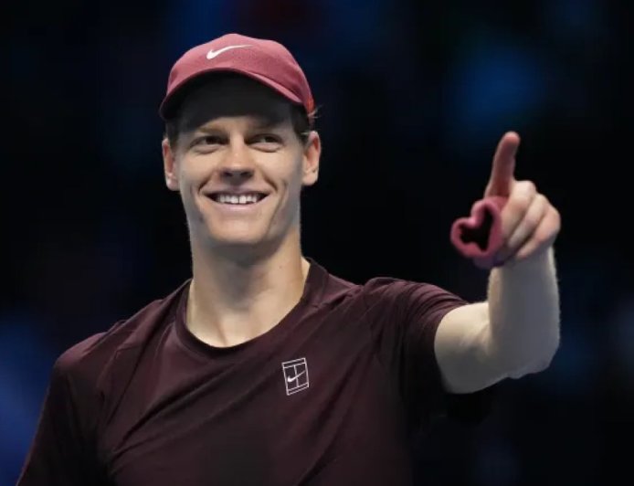 扬尼克·辛纳在都灵ATP总决赛中完胜费利克斯·奥热-阿利亚西姆