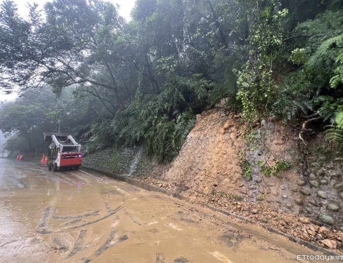 快訊／鳳凰來襲！陽金公路8.8k「邊坡坍滑」樹倒　緊急排除狀況