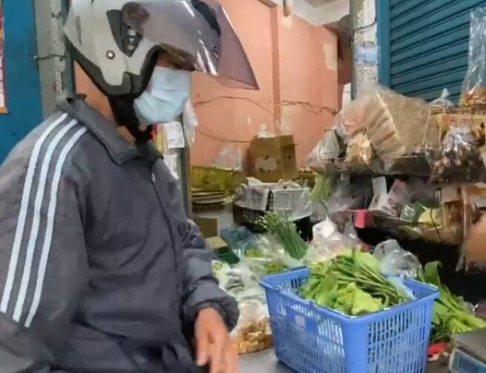 彰化停班課「傳統市場湧人潮」　菜價平穩民眾狂掃貨備戰