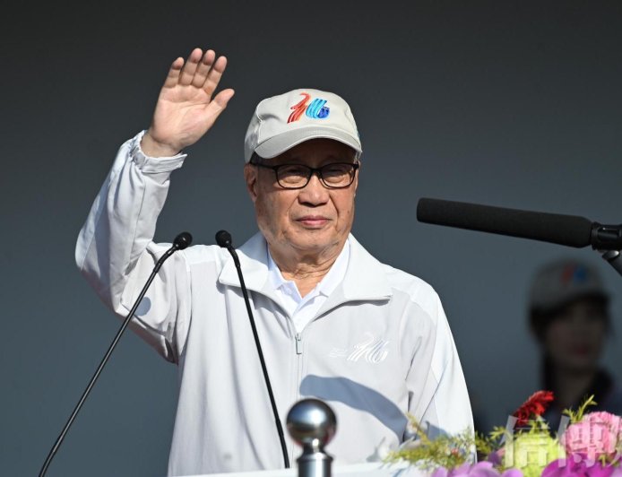 玻纖布、記憶體、載板三頭馬車衝刺　南亞盤中亮燈漲停