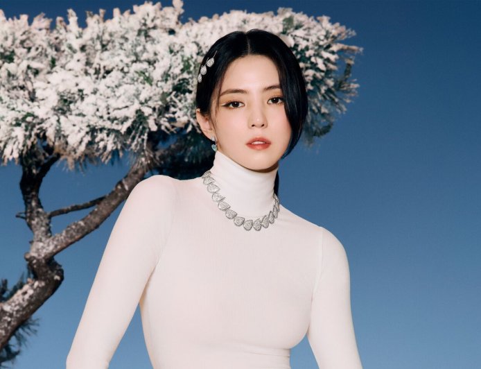 亮珠寶／韓韶禧當節慶派對女王　極簡高領衣配設計感鑽鍊勝出