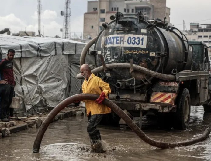 以色列封锁加沙避难物资供应，巴勒斯坦人饱受冬季暴雨之苦