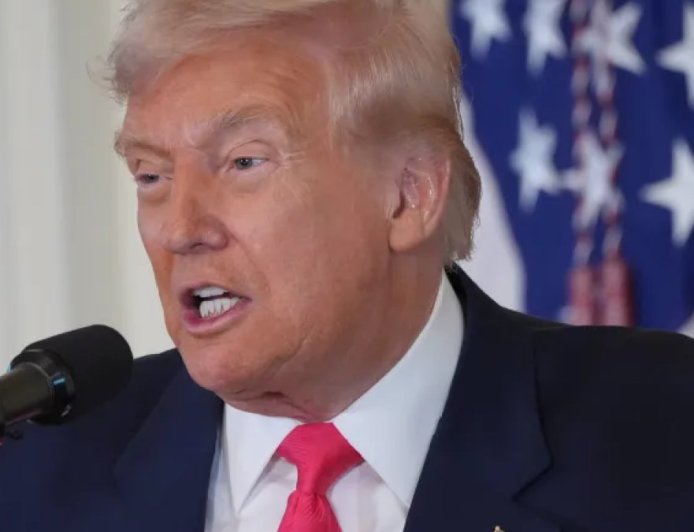 特朗普要求司法部调查比尔·克林顿与爱泼斯坦的关系