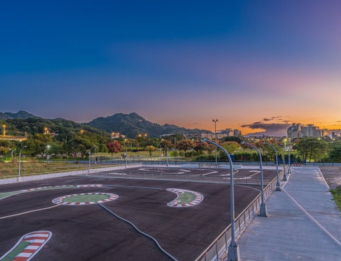 新北「山佳河濱公園」新亮點　棒壘球場、賽車場升級啟用