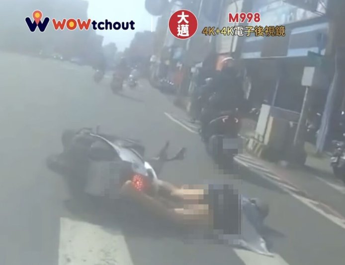 轎車向右鬼切肇逃！短裙女騎士慘摔「頭著地」　重傷進ICU搶命