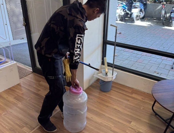 快訊／龍井圖書館眼鏡蛇出沒！文青女被咬傷驚叫：溜進閱覽區了