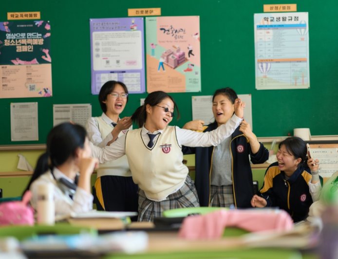 Pingyao, Warsaw Winner ‘The World of Love’ Makes a Mark at Korean Box Office, Earns Industry Acclaim