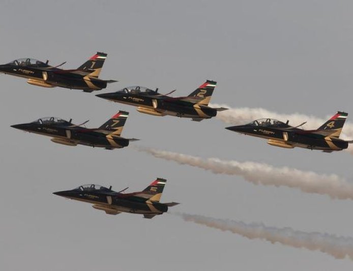 帅到认不出来！阿联酋L-15高调登陆迪拜航展，下一步就是歼-35E？