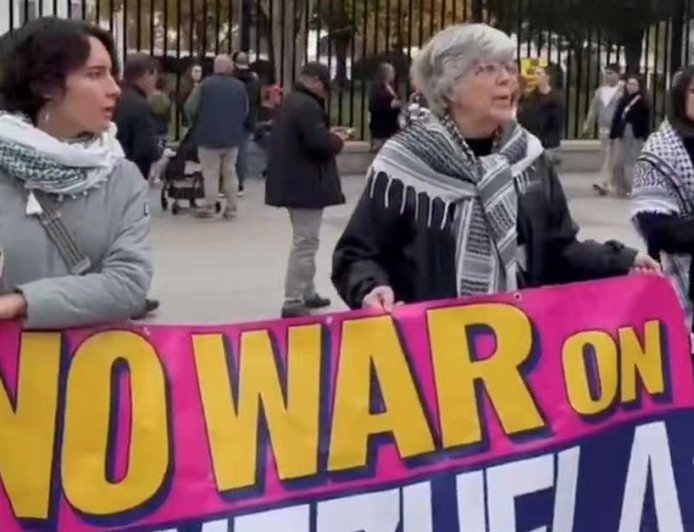 白宫前民众抗议，反对美政府在加勒比海军事行动