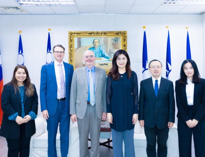 台灣民意基金會》藍白合會大於綠9.4％　六成五不同意國民黨清廉　六成七不同意國民黨反共