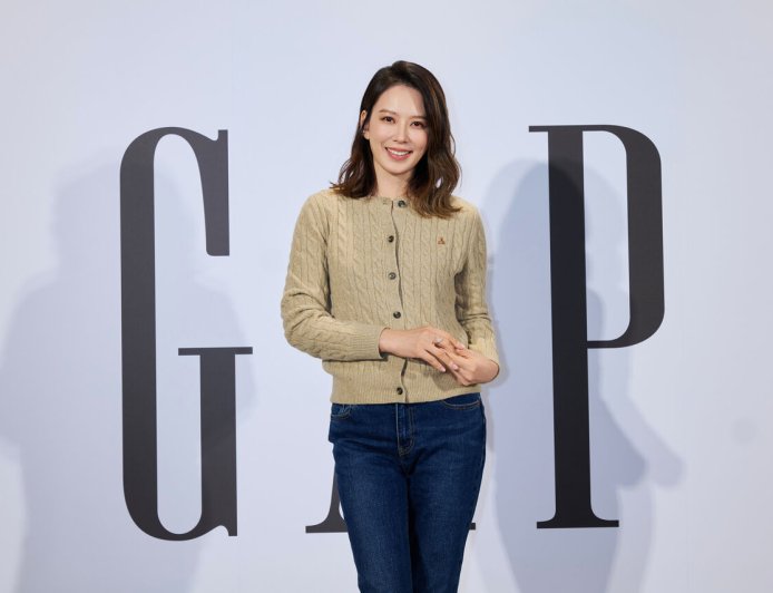 Melody曝女兒青春期審美「不受控」！推洋蔥式穿搭Gap毛衣是團隊必買