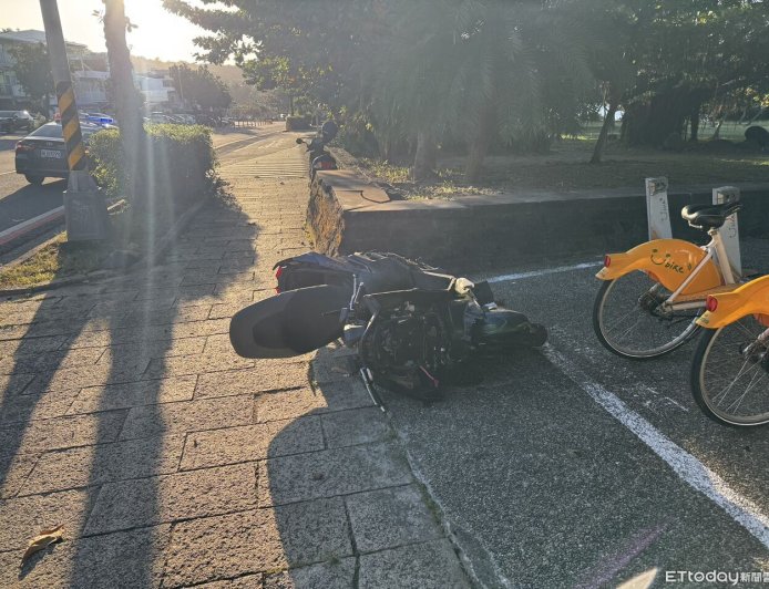 自摔畫面曝！屏東20歲超商店員騎車上班　衝上人行道噴滾數圈亡