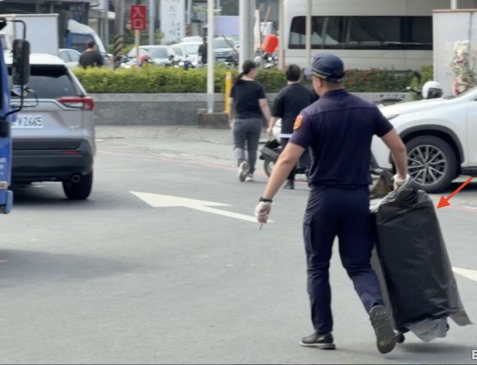 「你媽死了」載屍趴走！兒女悲痛陪同相驗　車內詭異行李箱曝